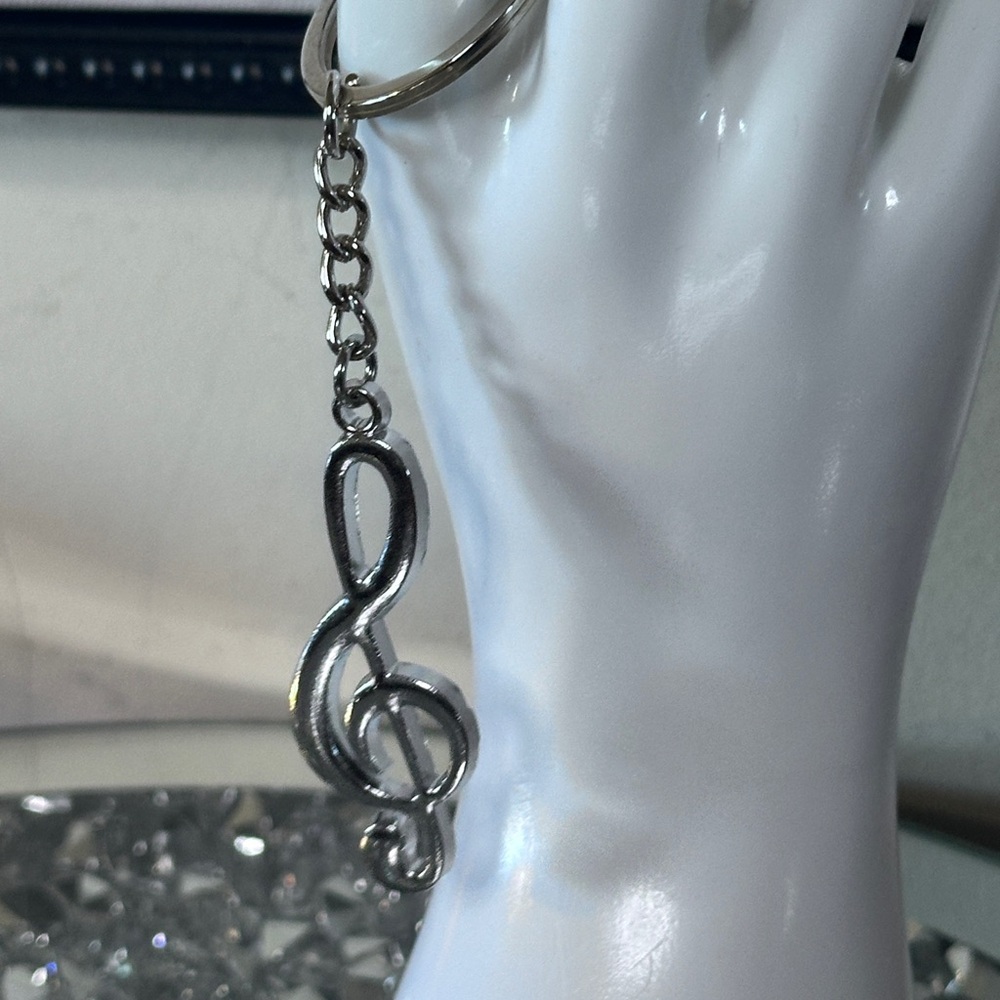 Silver tone music note key chain.